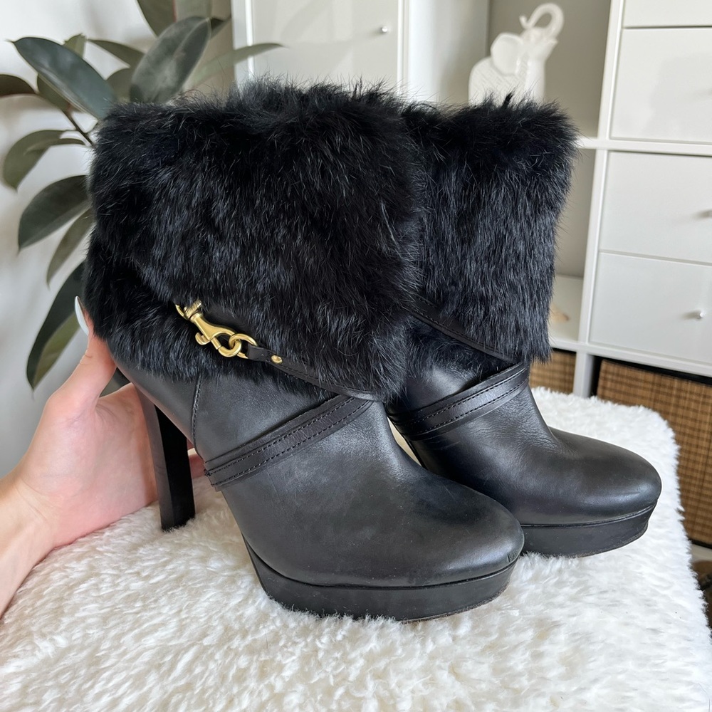 COACH BLACK LEATHER ANKLE BOOTS WITH FUR DETALING